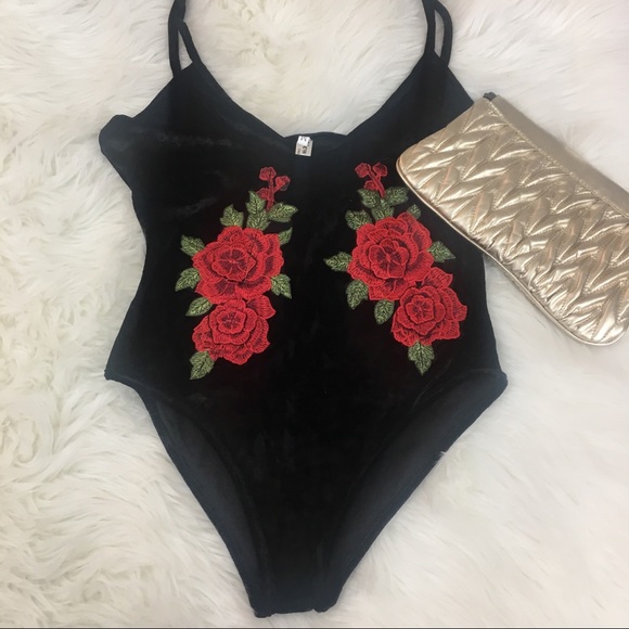 *SOLD* Black Velvet & Rose 🌹 Bodysuit - Picture 5 of 5